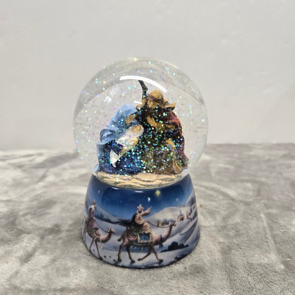 Roman Inc Nativity Scene Musical Snow Globe Silent Night Holy‎ Family 2006 Works